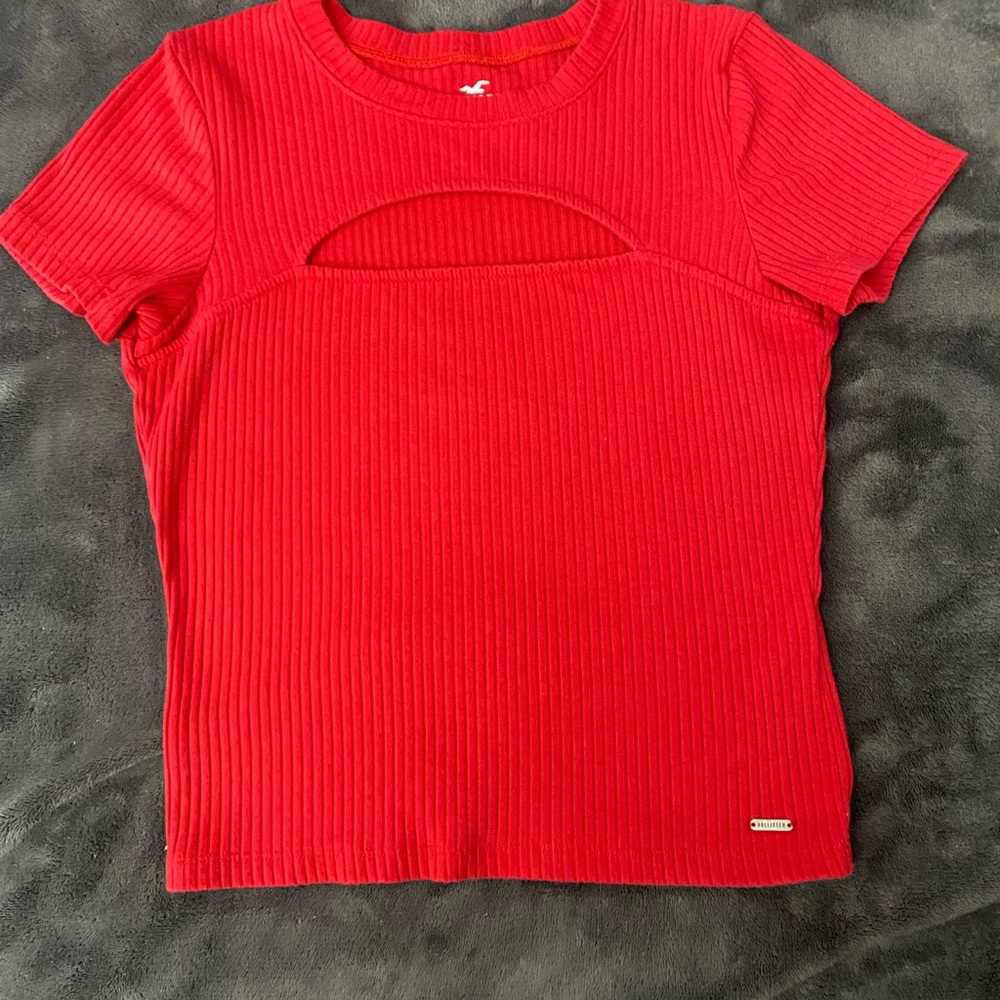 ✨Hollister Cut Out cropped baby tee✨